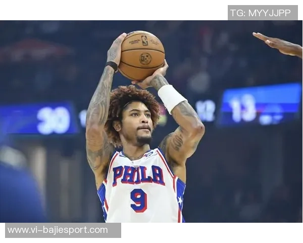 乌布雷半场表现全面贡献12分5板2助2断1帽展现全能实力