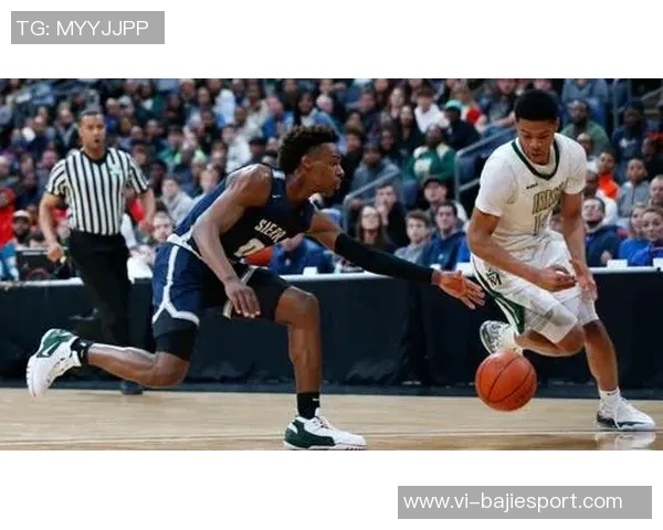 夸梅直言布朗尼受赞誉源于对老詹的崇拜与畏惧心理缺乏理性分析