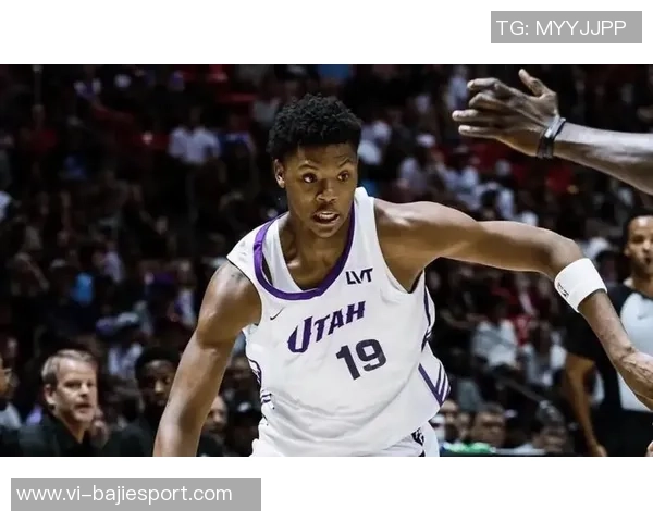 埃奇库姆闪耀赛场展现实力成新秀最佳球员引发热议